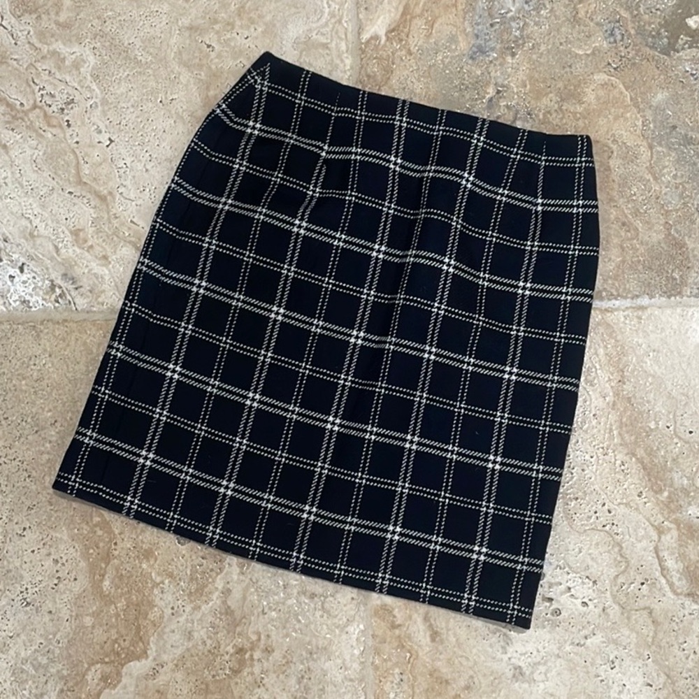 Petite Sophisticate Wool Skirt Size 2